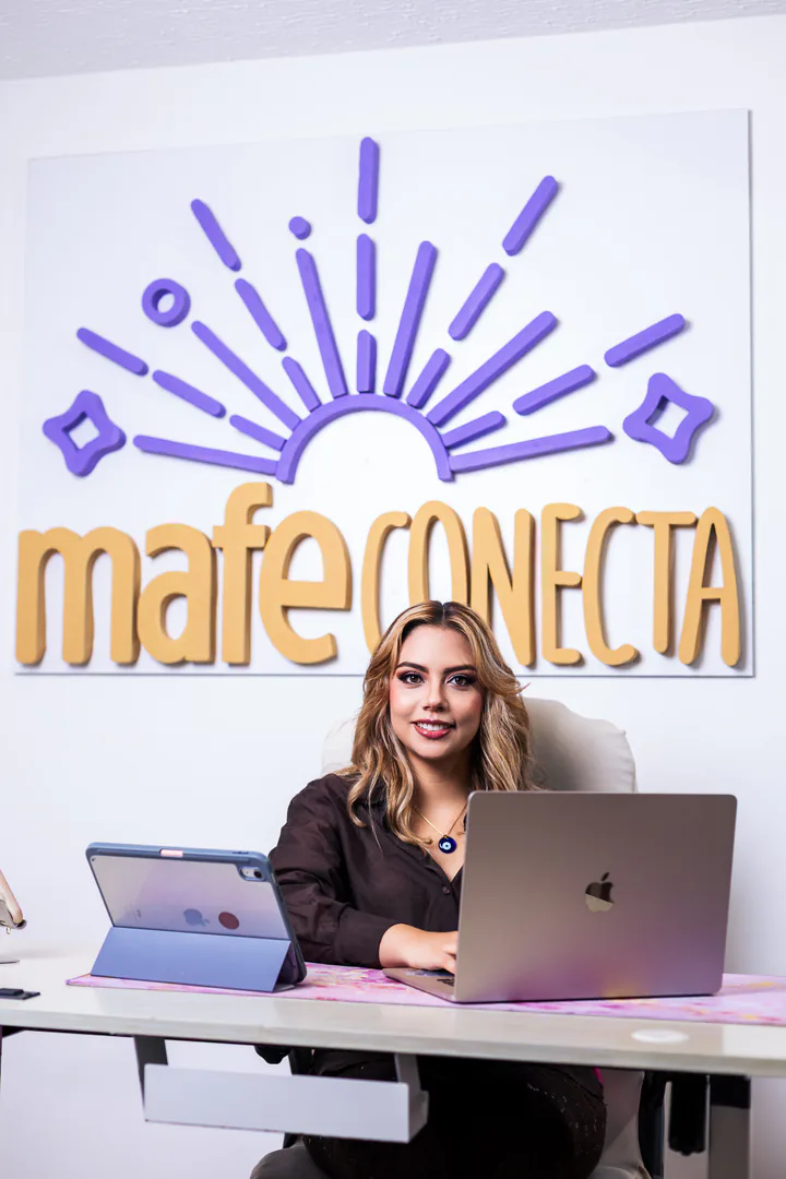 Mafe preparando experiencias para organizaciones desde su espacio de trabajo